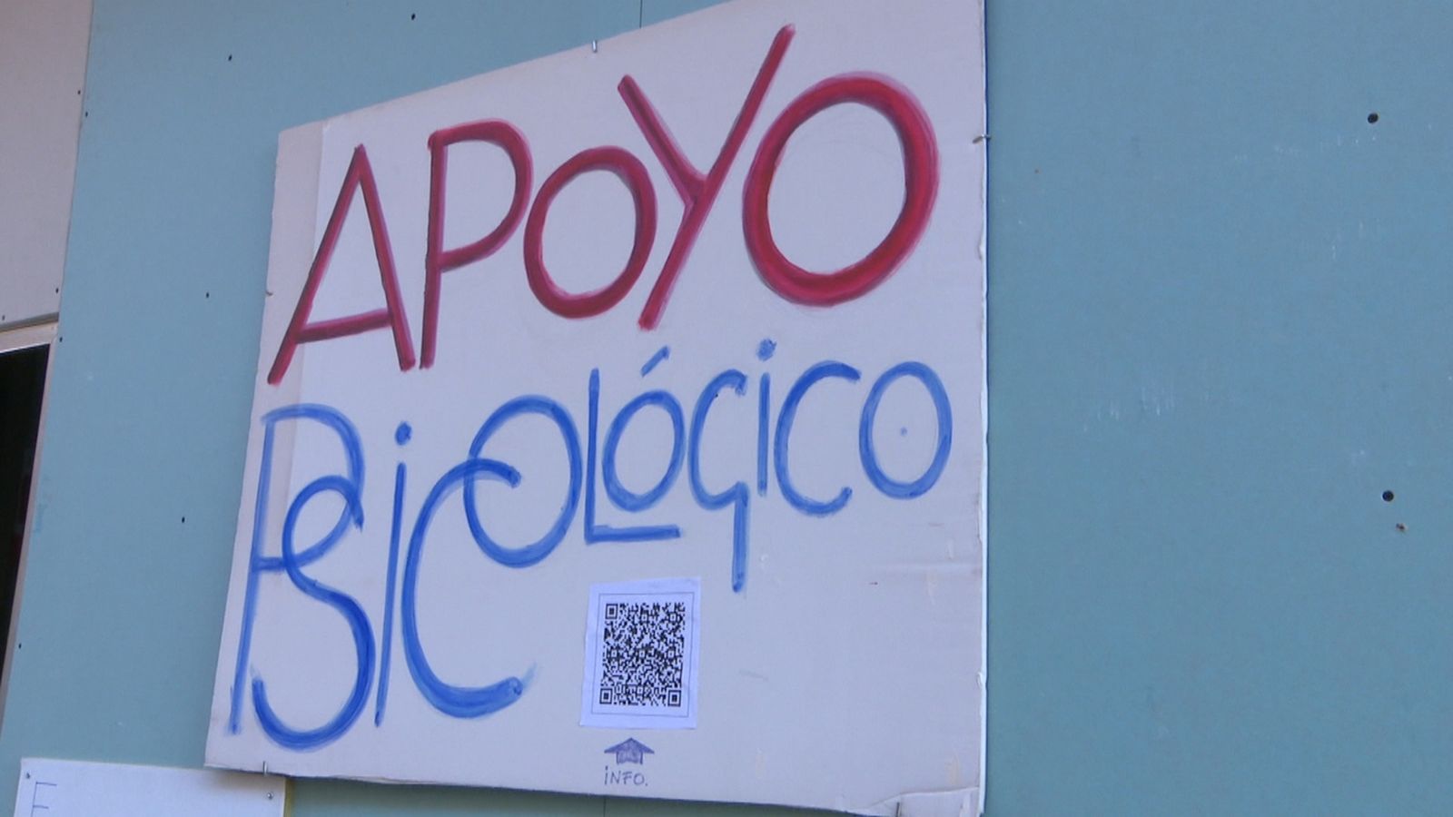 Un cartell ofereix ajuda psicològica solidària a víctimes de la dana