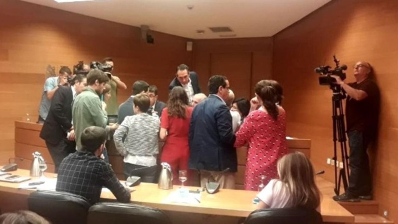 Els membres de la mesa han aprovat la constitució de les dues comissions