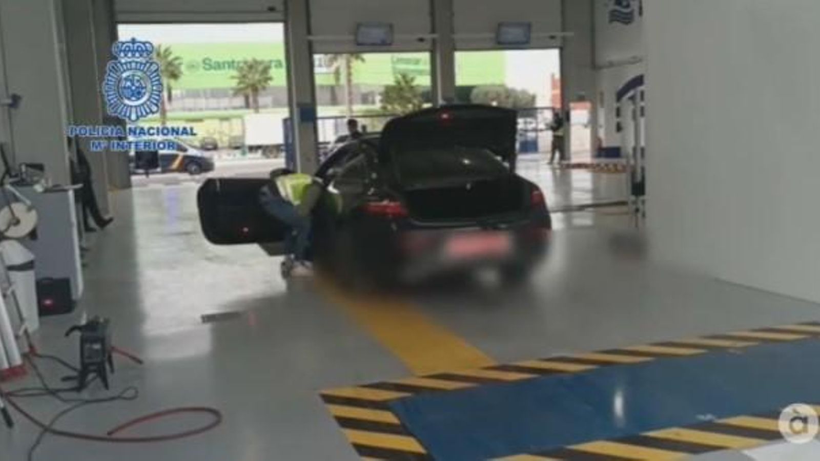 Actuació policial en l'estació d'ITV