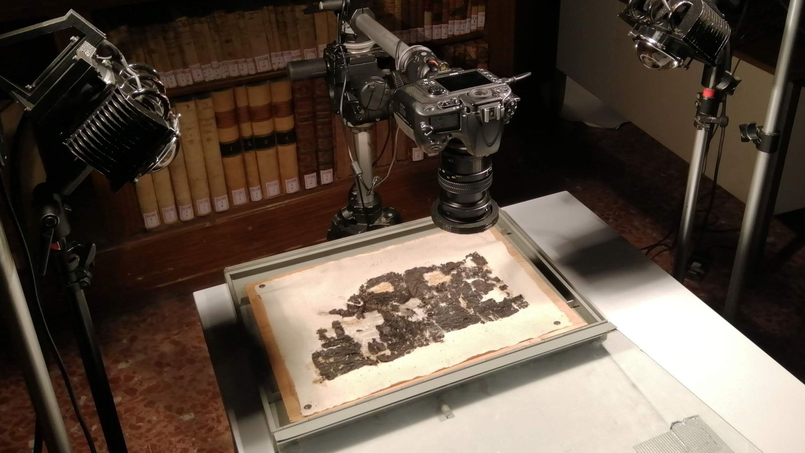 Reconstrucció dels papers carbonitzats d'Herculà