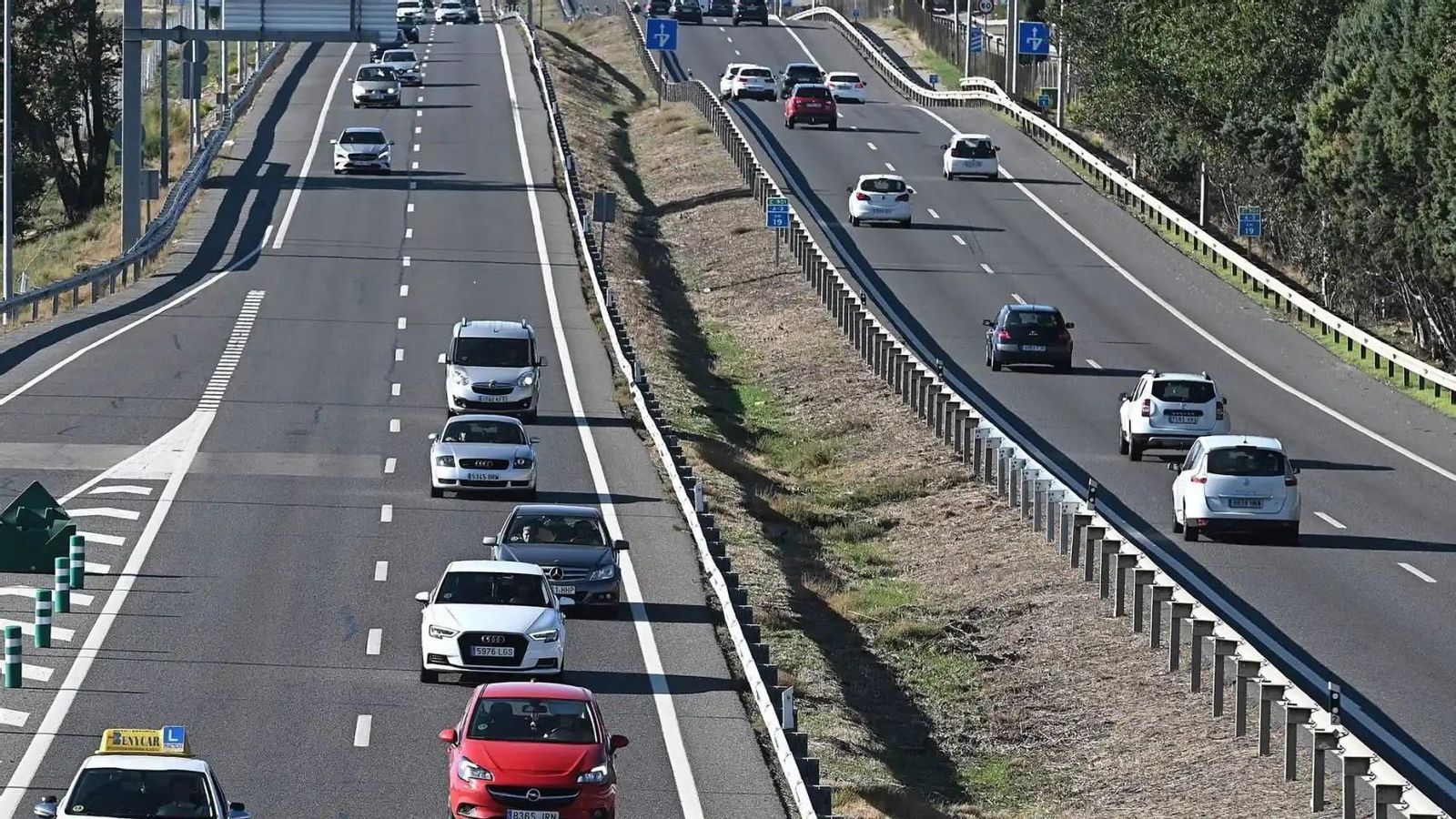 L'autovia A-77a connecta la circumval·lació d’Alacant (A-70) amb la carretera que puja cap a Sant Vicent del Raspeig