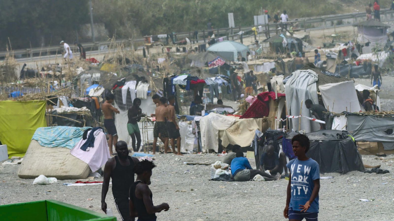 Un dels asentaments a la platja de Ceuta
