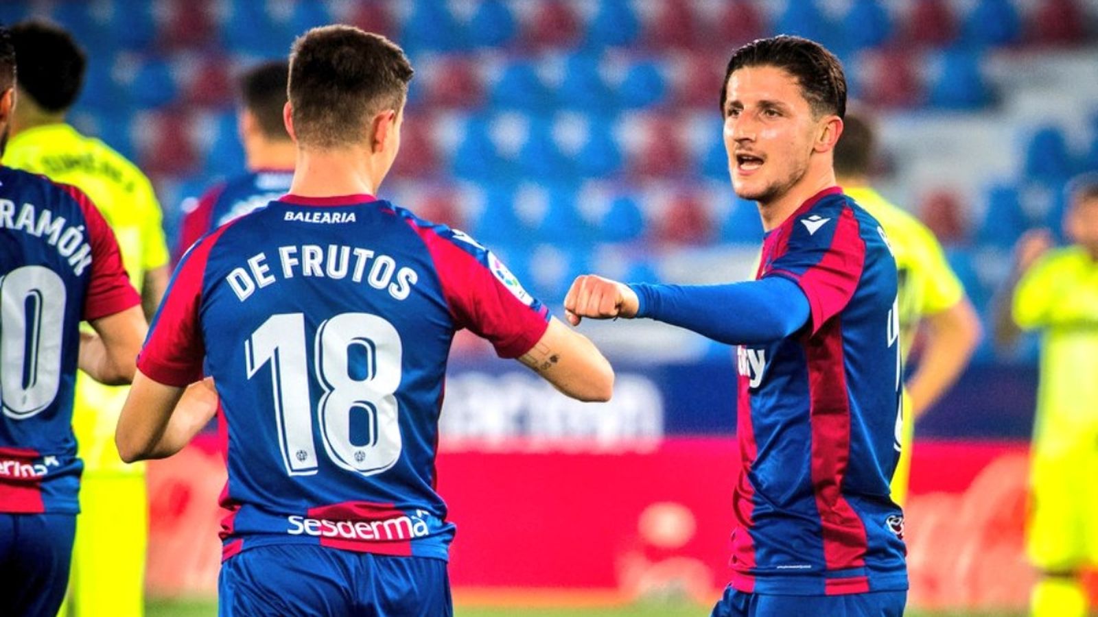 Bardhi i De Frutos després del gol contra l'Atlètic de Madrid