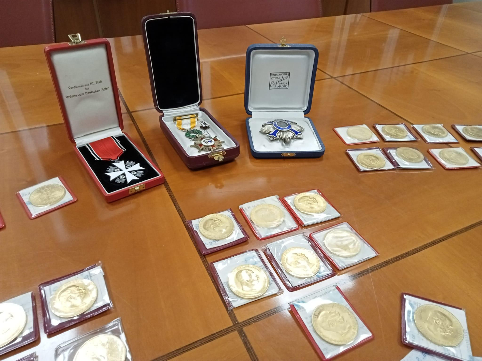 Col·lecció de monedes i medalles que subhastarà la Generalitat