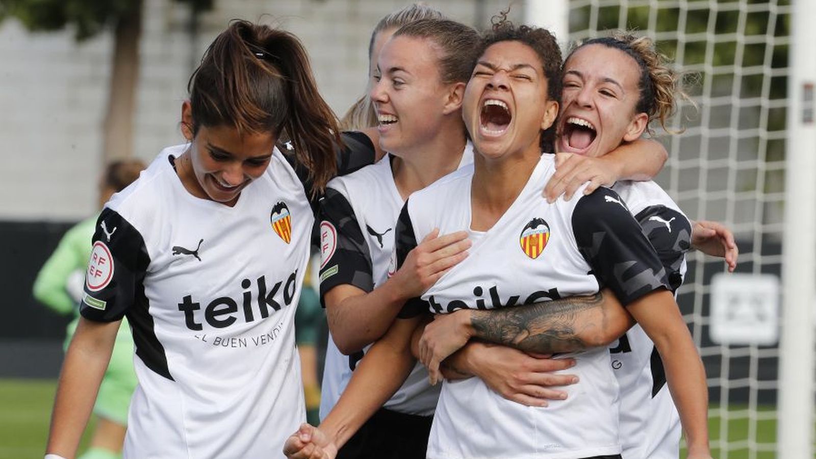 Les jugadores del València celebren el gol d'Oltuve