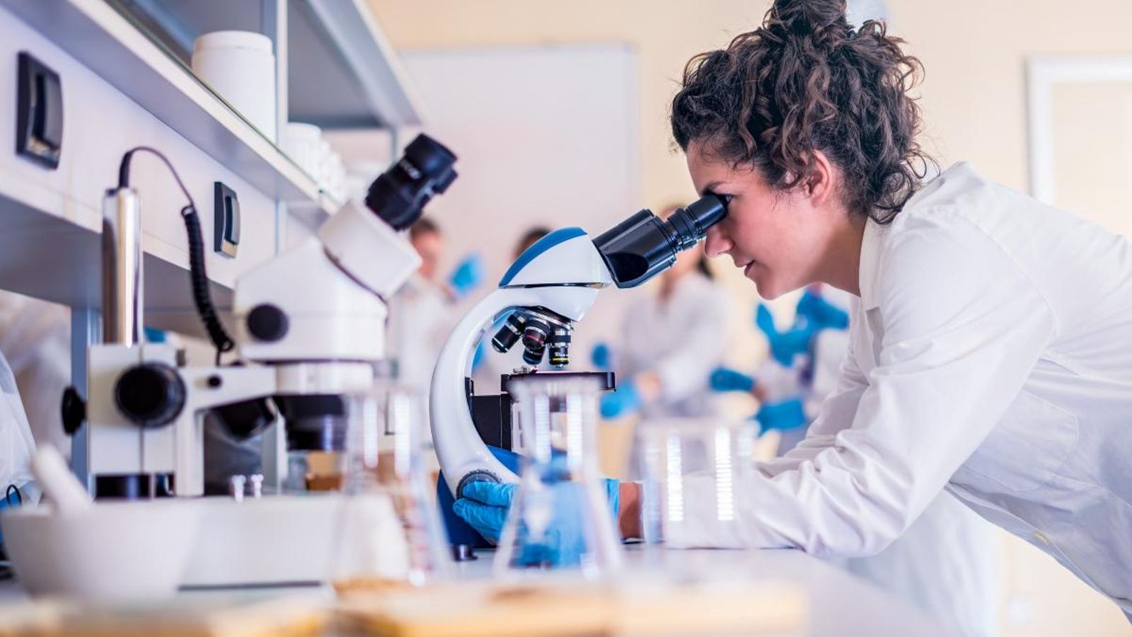 Per què només un 6,8% de dones tenen un Premi Nobel de ciències? Així és la representació de la dona en la ciència