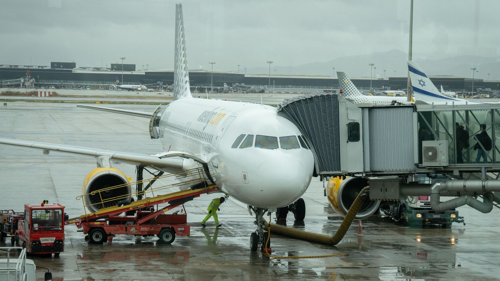 La proposta de Sumar, inclosa en l'acord de govern amb el PSOE, advoca per suprimir els vols curts que tinguen una alternativa per ferrocarril