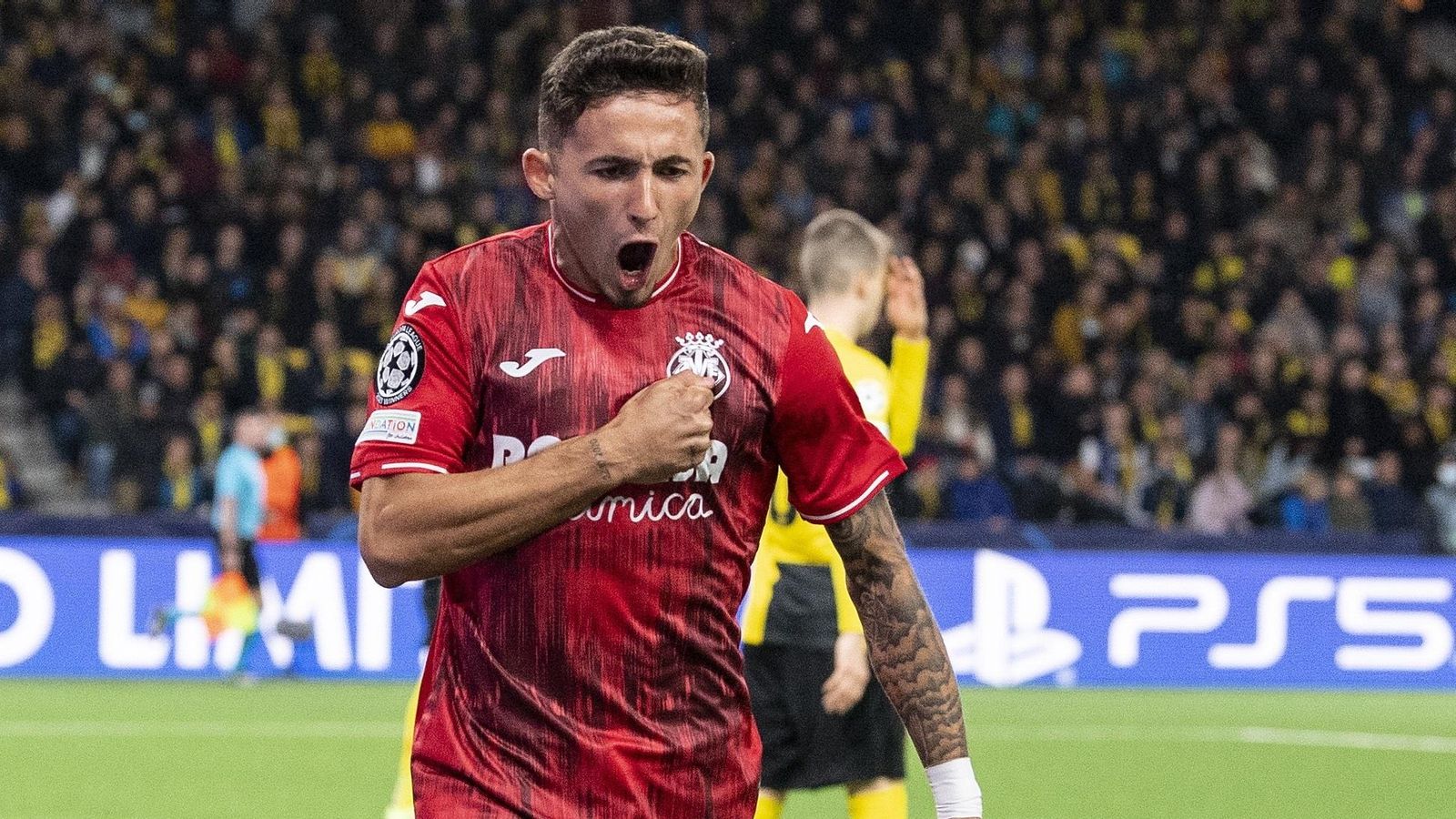 Yeremy Pino celebra el primer gol del Vila-real en el dia del seu 19 aniversari