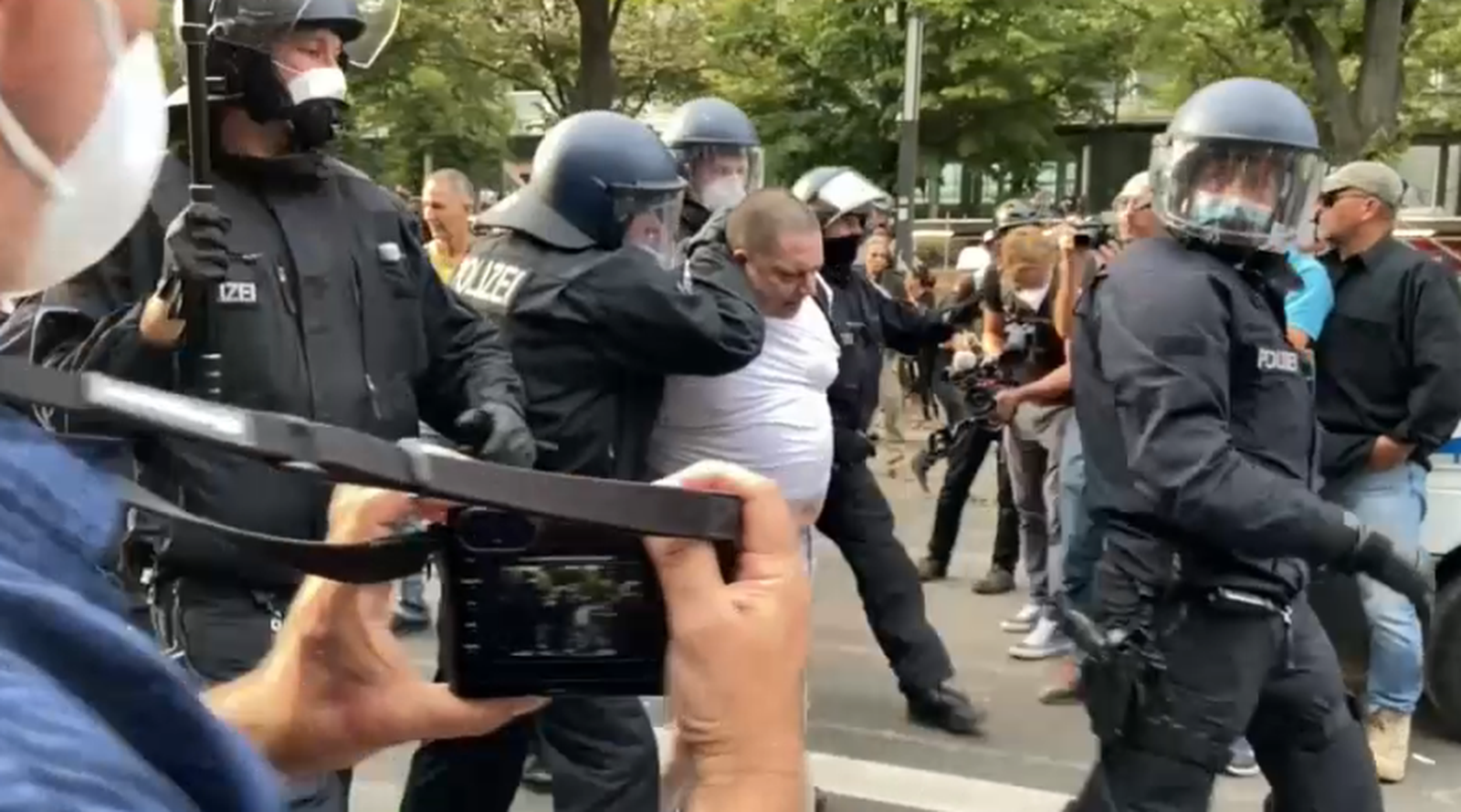 Aldarulls al Parlament alemany al 2020