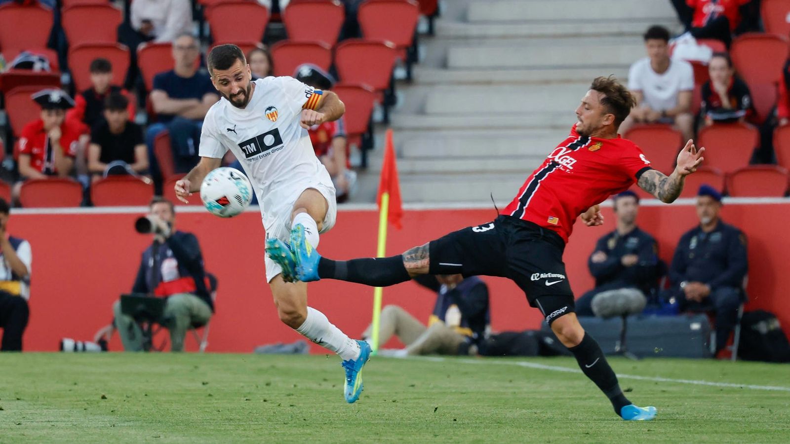 Gayà, en una acció del duel