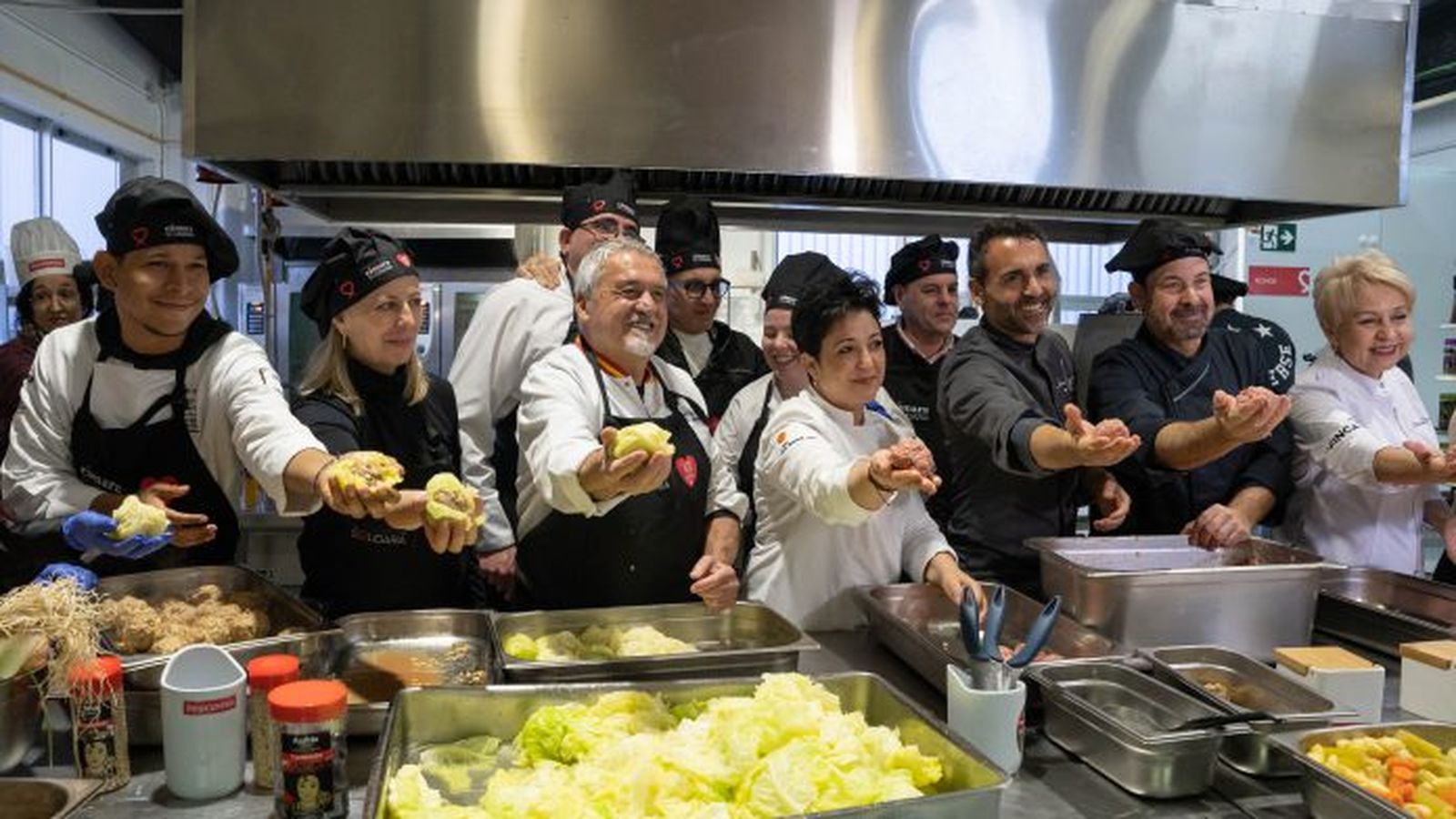 Alguns dels restauradors participants en la campanya solidària del passat Nadal