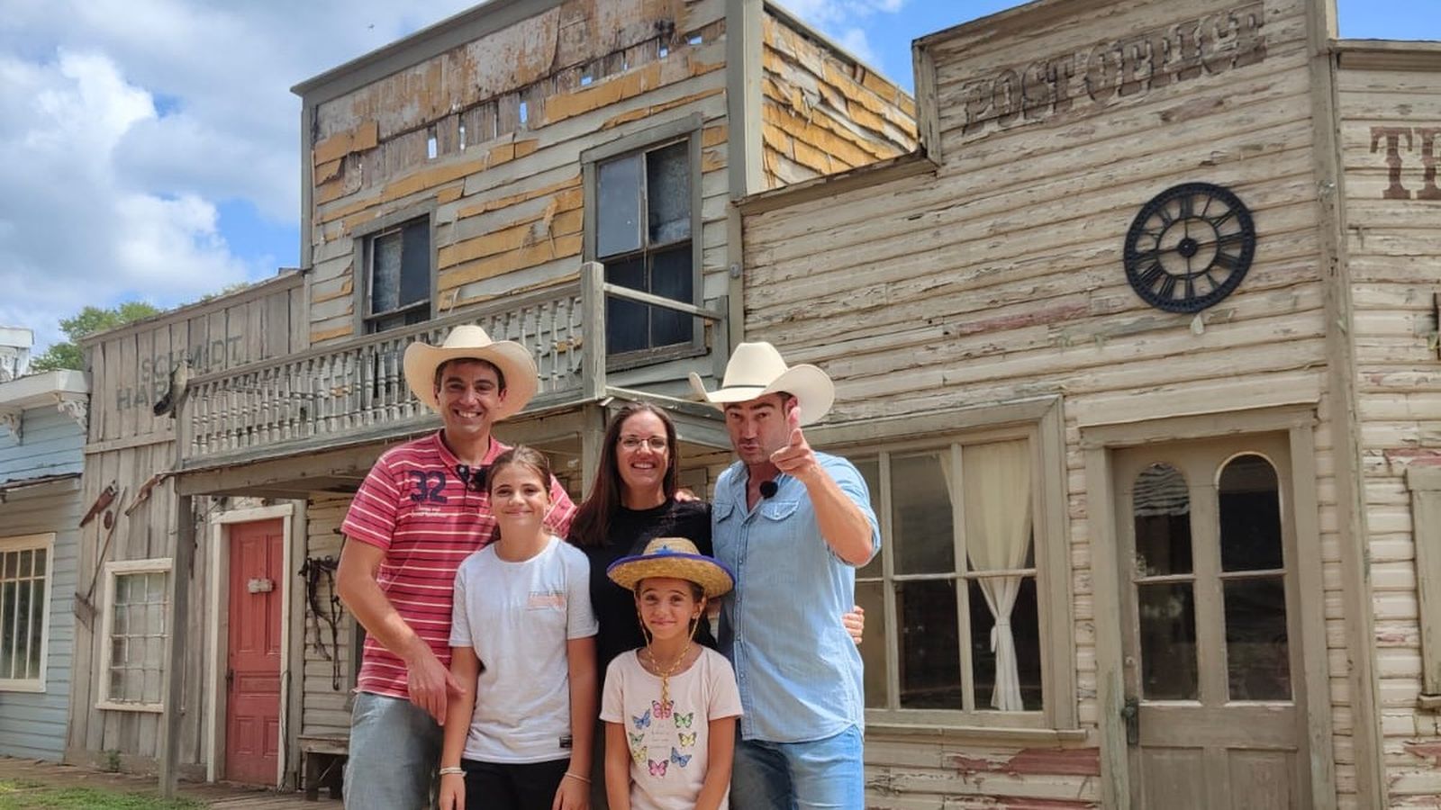 La familia Aguilar de Callosa de Segura ara viu a Austin