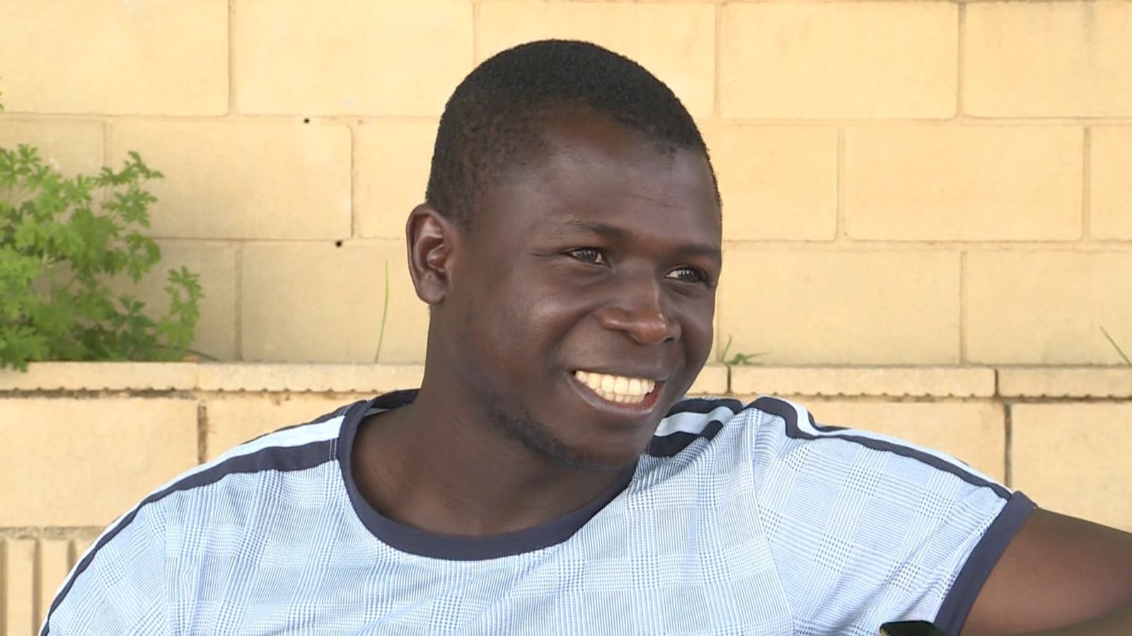 Ousman treballa de forner a Sant Joan d'Alacant