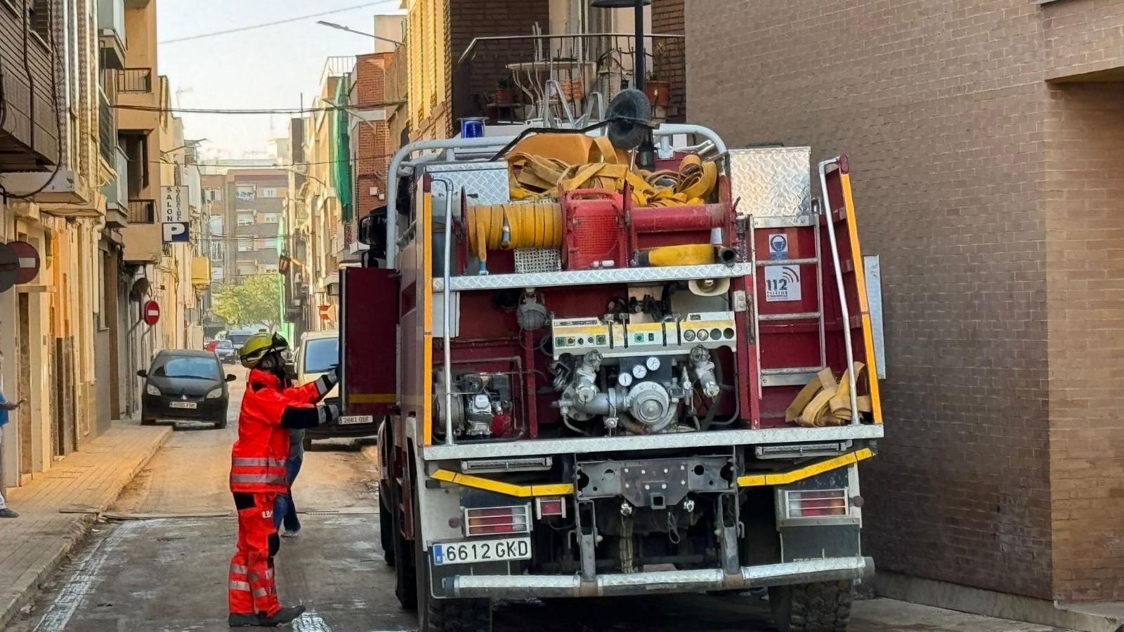 Els bombers de la Diputació de València a un municipi afectat per la DANA