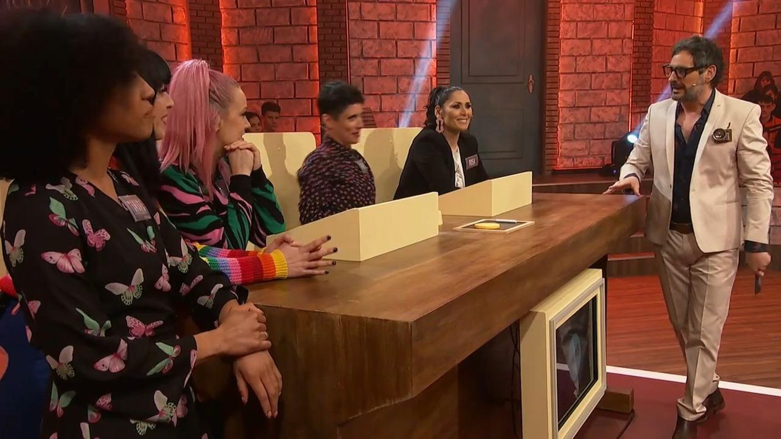 11.04.2020 | Celebrity School