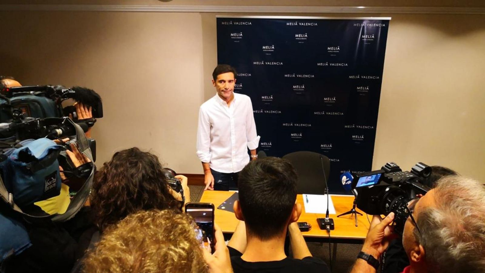 L'exentrenador del València CF, Marcelino García Toral, durant la roda de premsa