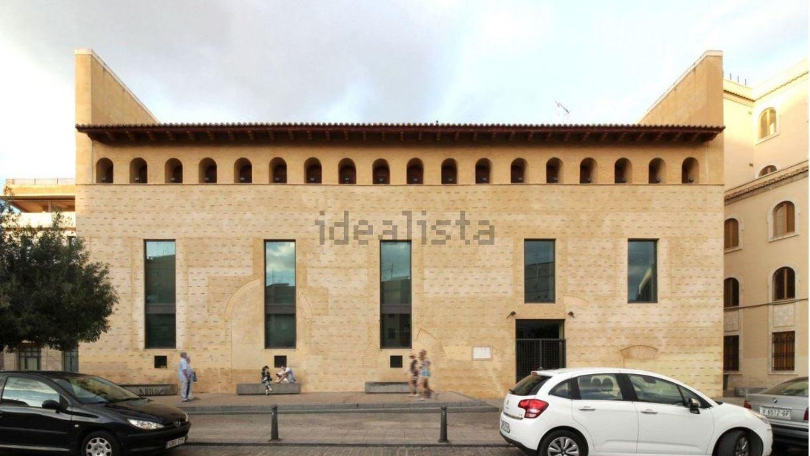 Exterior del Palau de Balmes en el portal immobiliari Idealista, que el gremi de fusters ven per 1,6 milions
