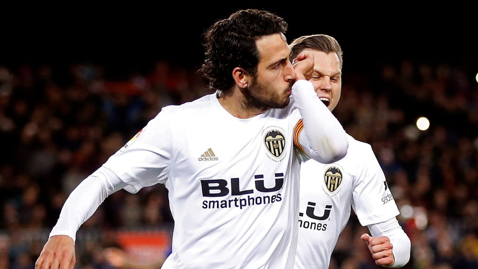 Parejo renova amb el València fins al 2022.