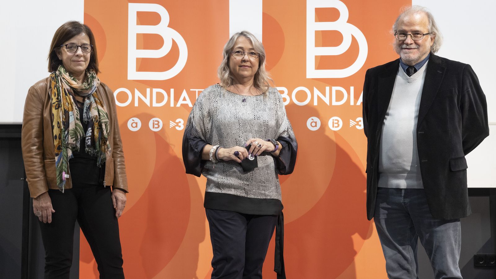Mar Iglesias, presidenta de la Corporació Valenciana de Mitjans de Comunicació; Núria Llorach, presidenta de la Corporació Catalana de Mitjans Audiovisuals, i Andreu Manresa, el director de l’Ens Públic de Radiotelevisió de les Illes Balears.