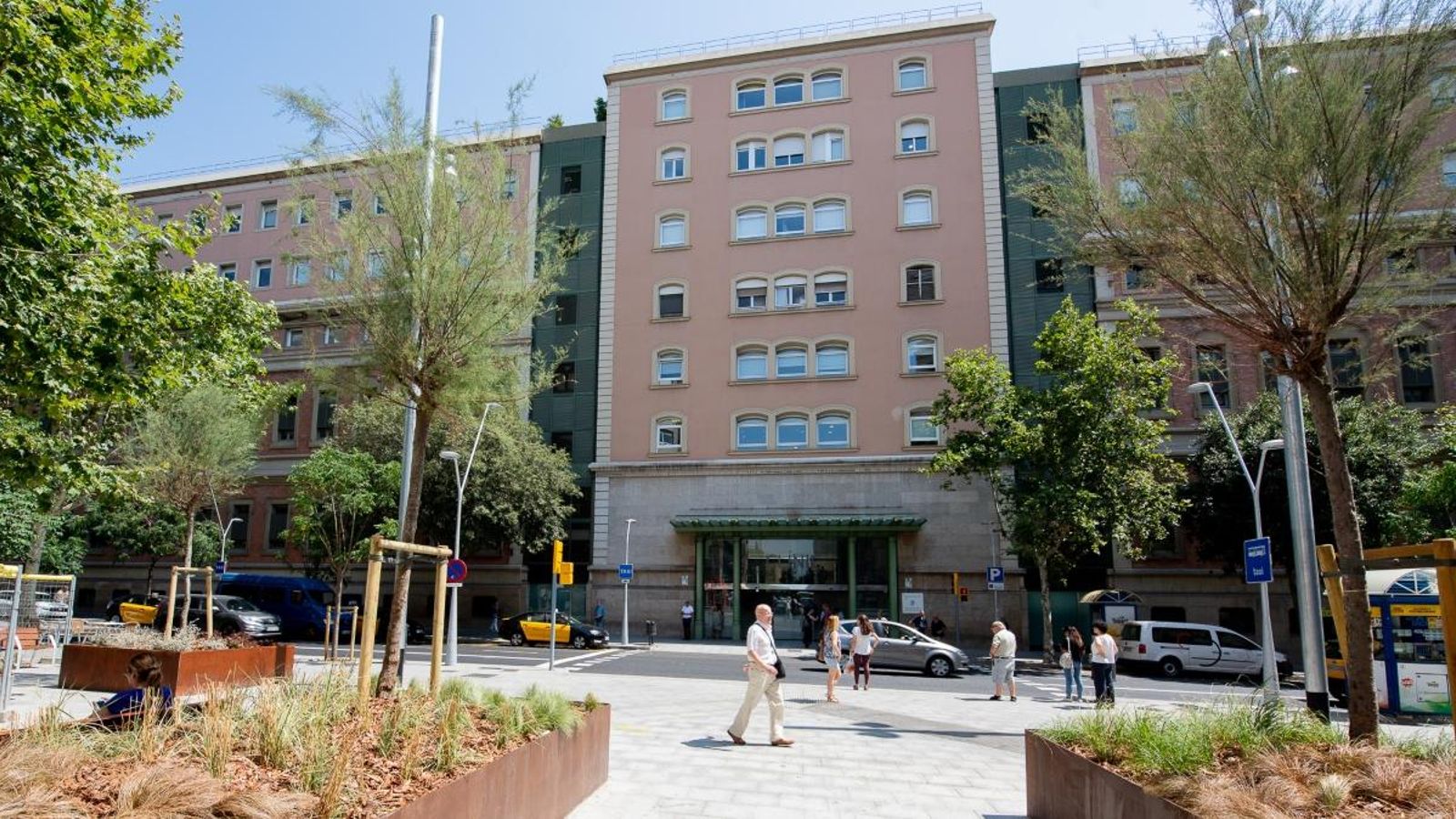 Façana de l'Hospital Clínic de Barcelona