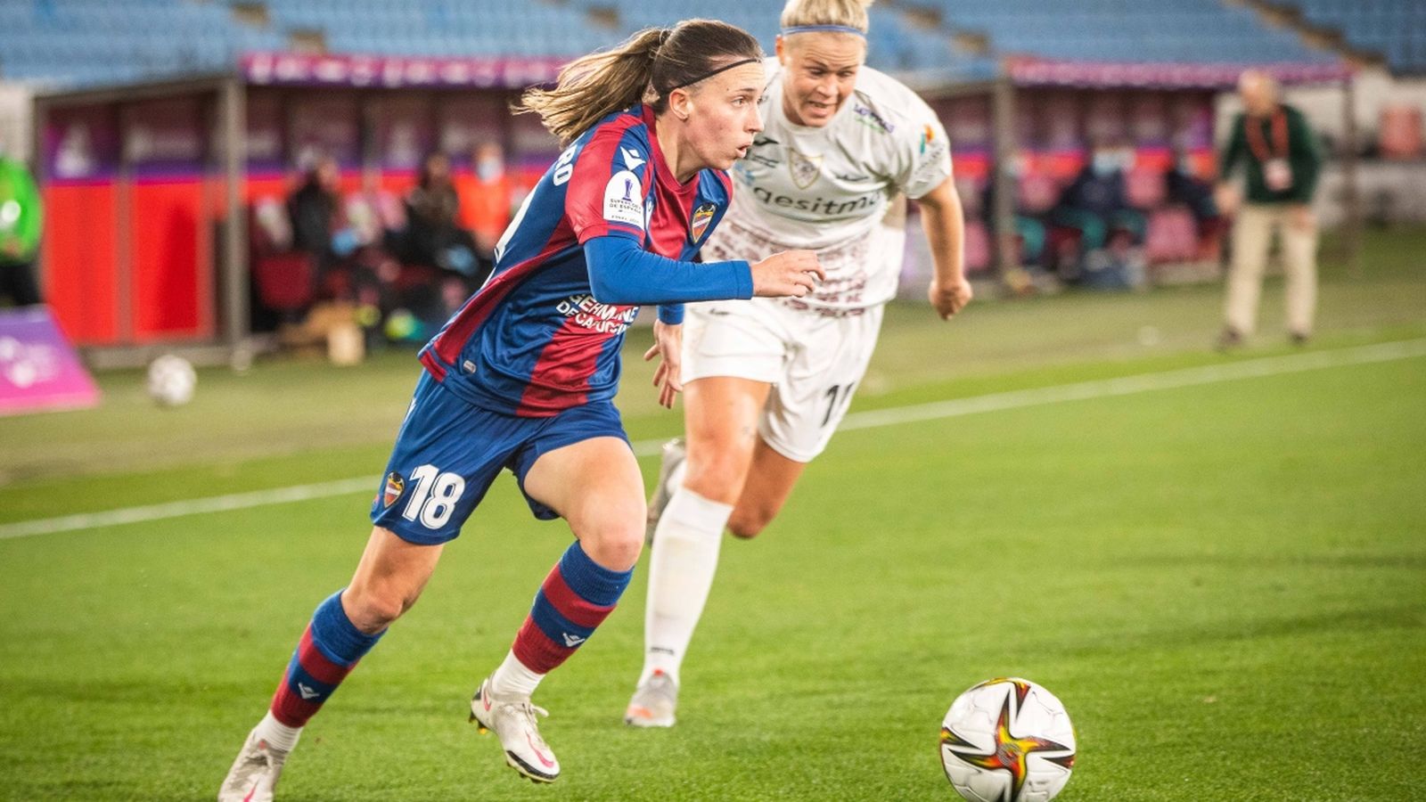 Eva Navarro durant el partit