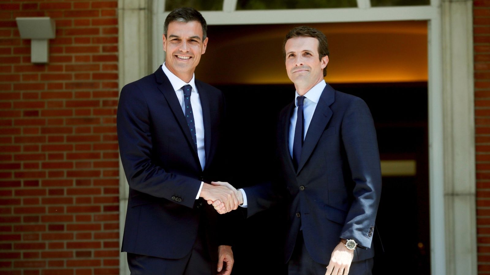 Sánchez i Casado mantenen la primera reunió oficial