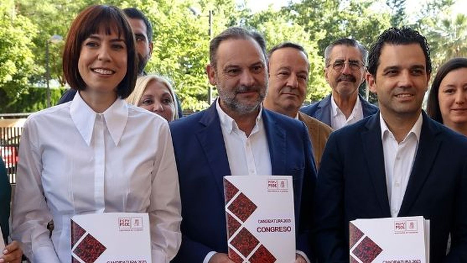 José Luis Ábalos junt a Diana Morant i altres membres del PSPV en la campanya electoral