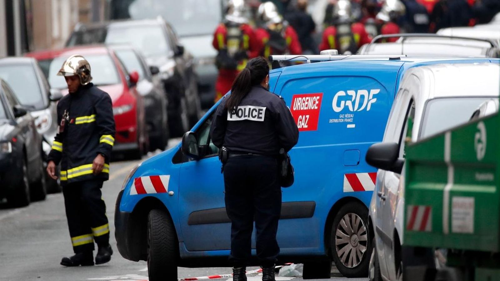 Imatge d'arxiu d'un equip de rescat treballant en la zona d'una explosió a França