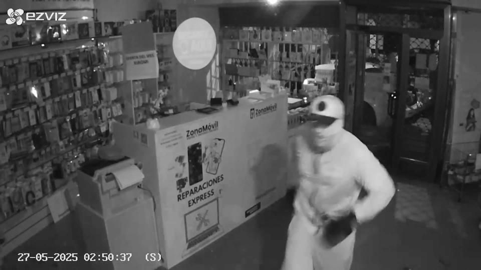En una nit, dos botigues de telefonia mòbil han patit sostraccions i destrosses a Castelló de la Plana