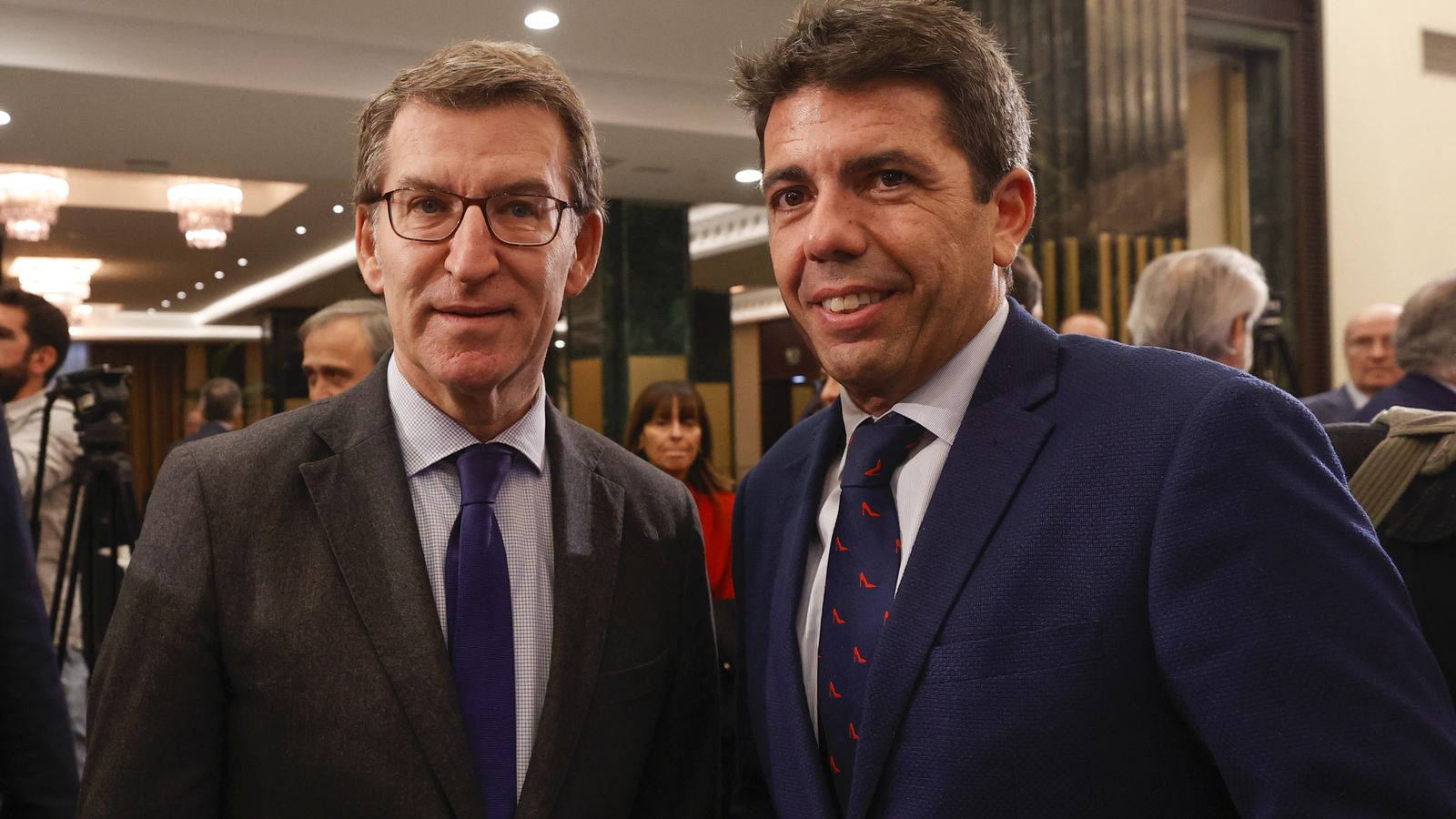 El president del PP nacional, Alberto Núñez Feijóo, i lídero del PP valencià, Carlos Mazón
