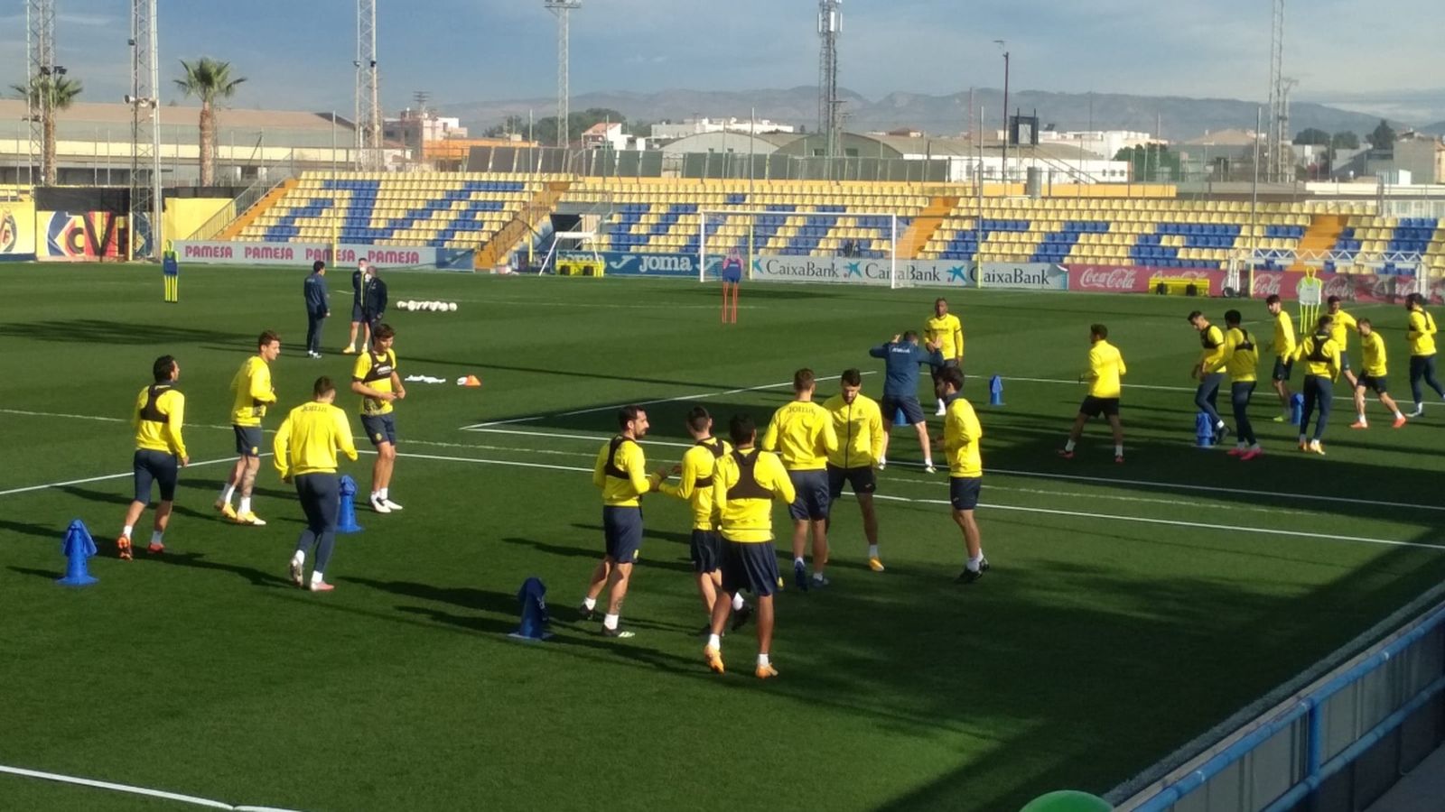 Els jugadors del Vila-real s'exerciten a la Ciutat Esportiva