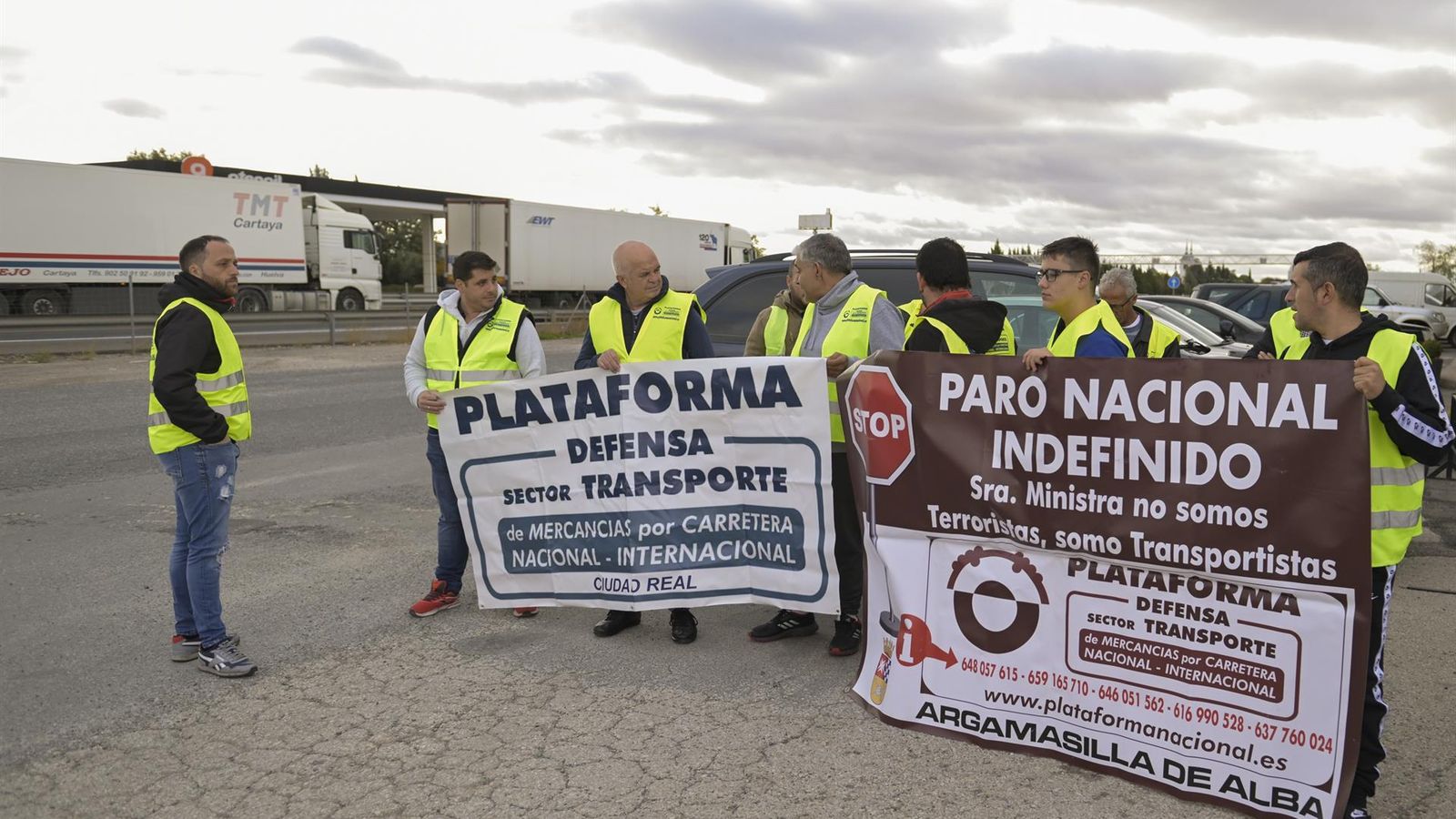 Transportistes de la plataforma convocant de la vaga, durant una protesta aquest dimarts