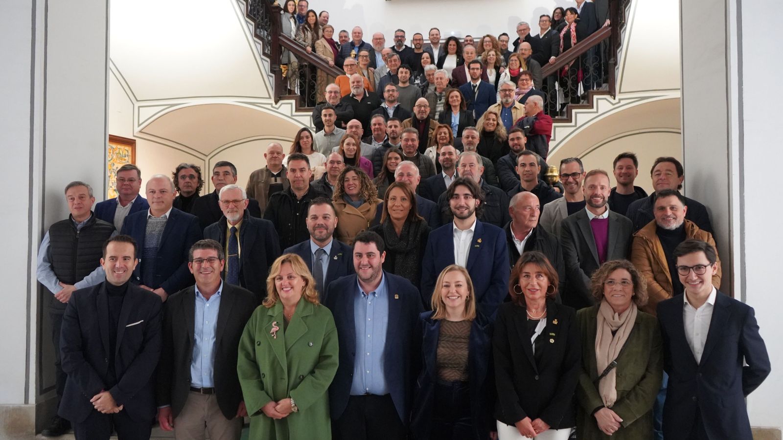 Més de cent alcaldes i regidors de partits independents s'han reunit en la Diputació de València