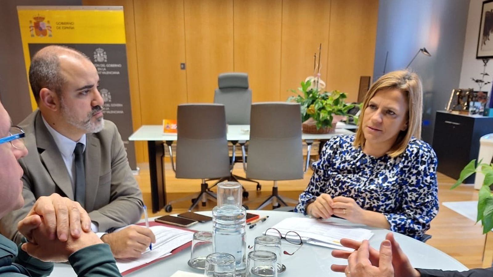 Rodríguez Jurado, al costat de Pilar Bernabé, en una reunió a la delegaicó de Govern.