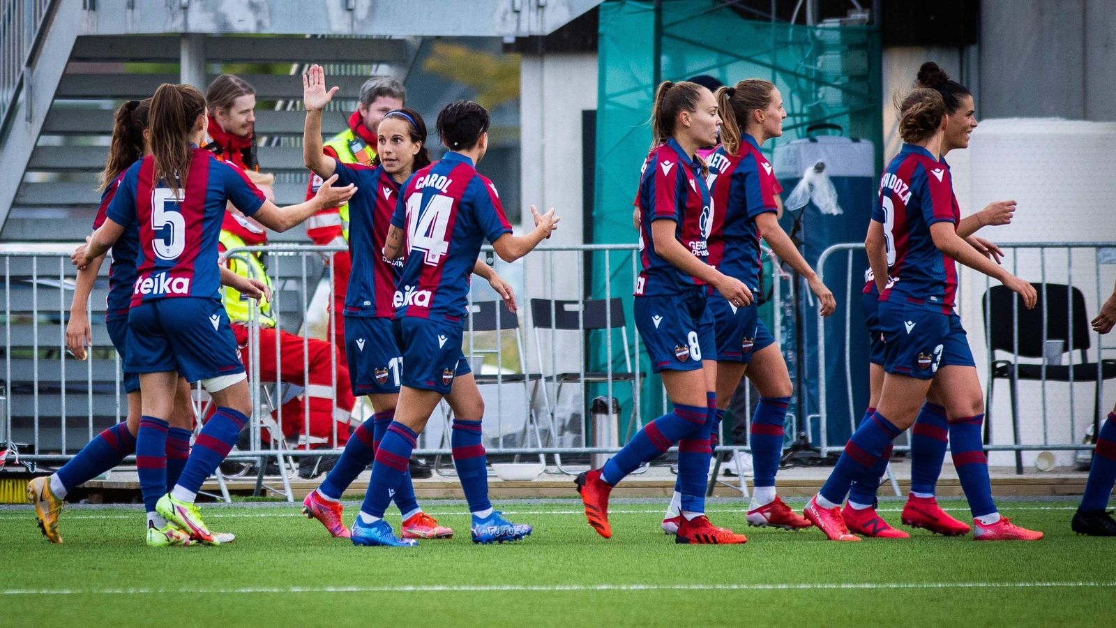 Les jugadores granota celebren un dels gols contra el Rosenborg