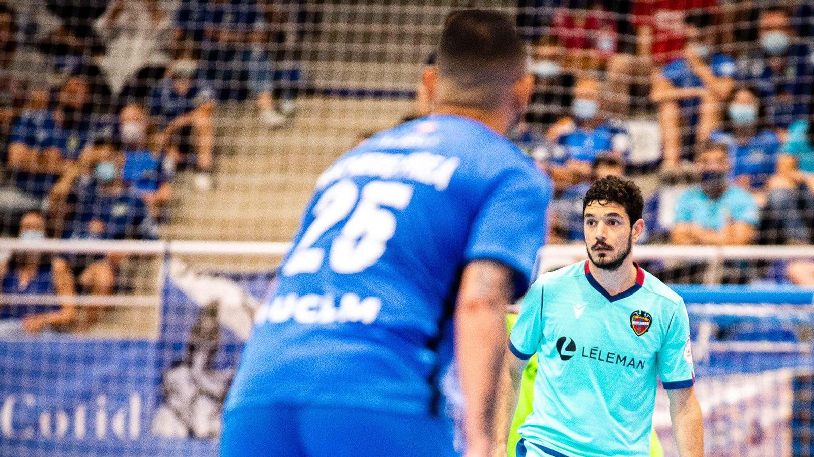 Tolrà controla el baló