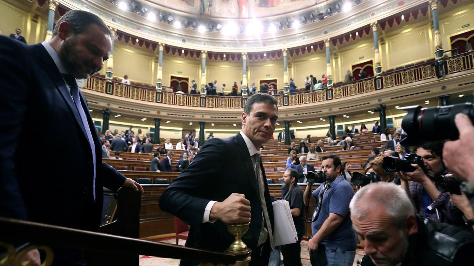 Pedro Sánchez abandona l'hemicicle aquest dijous en finalitzar el debat de la moció de censura