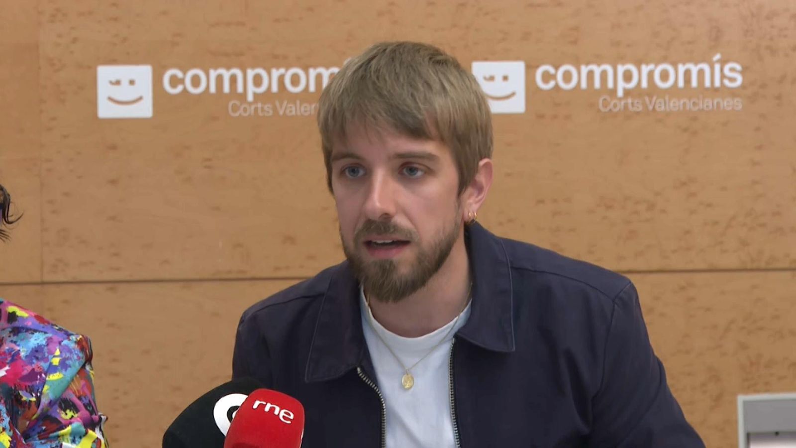 El diputat de Compromís i portaveu d'Igualtat LGTBIQ+, Francesc Roig, durant la roda de premsa