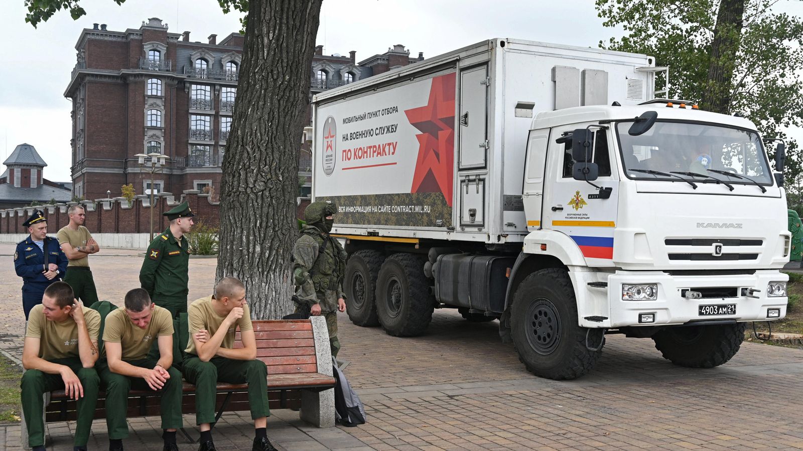 En imatge, soldats russos en un centre mòbil de reclutament a Rostov-on-Don, al sud-oest de país
