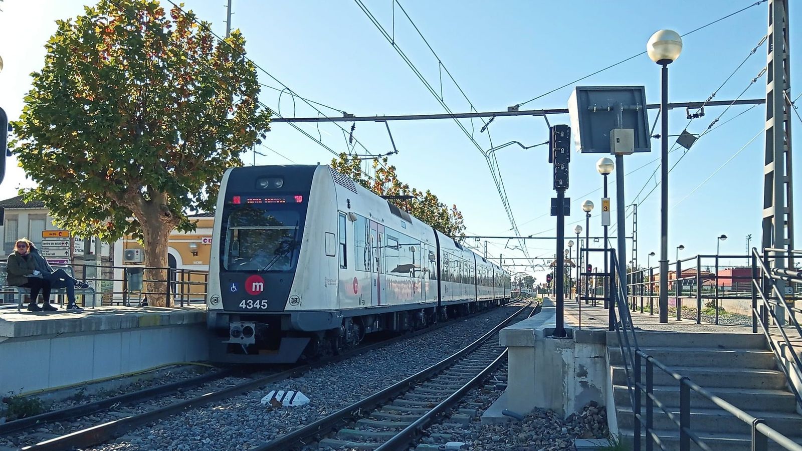 Un dels combois de Metrovalència al seu pas per Albalat dels Sorells
