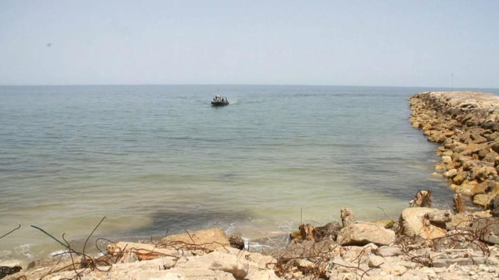 La guàrdia costanera rescata alguns dels supervivents del naufragi