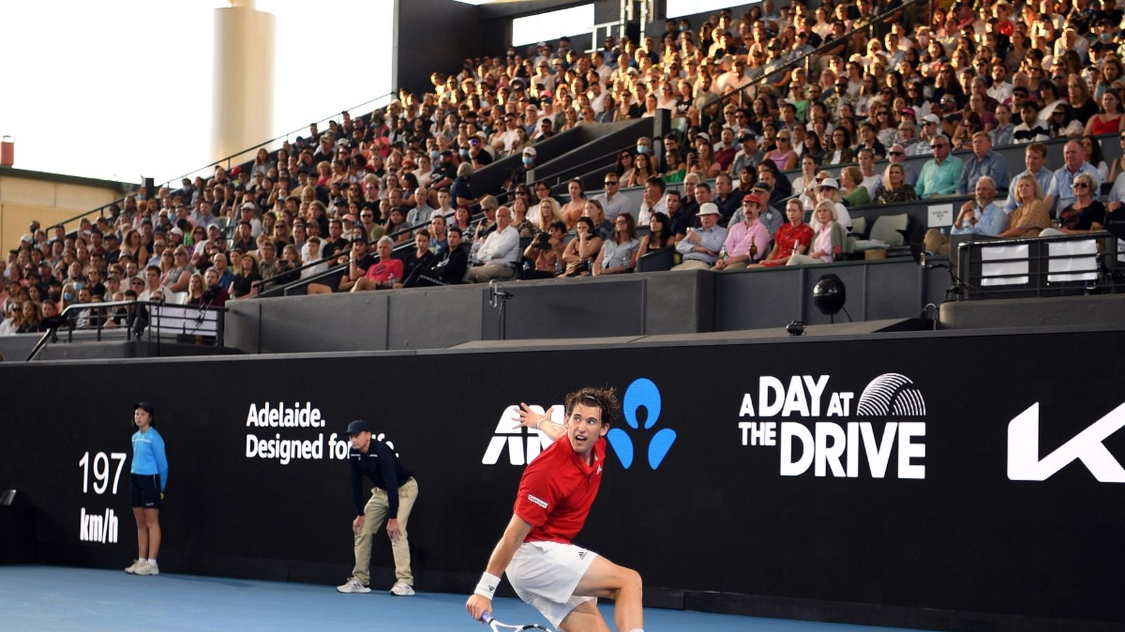 L'exhibició de tenis a Adelaida ha deixat imatges insòlites amb graderies atapeïdes i públic sense mascareta