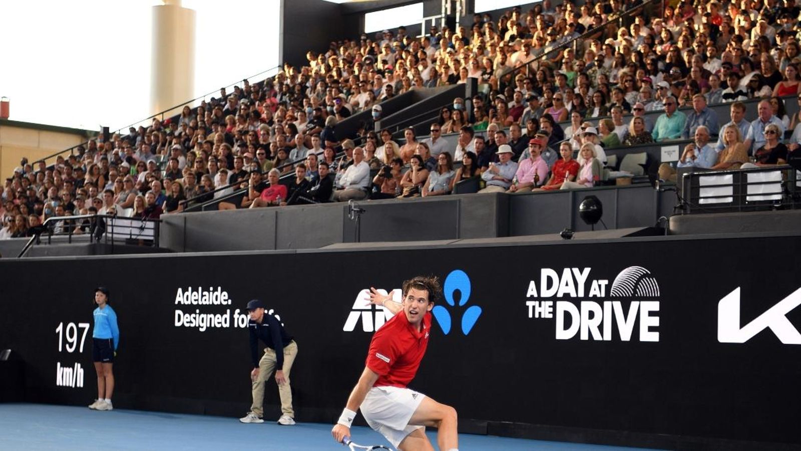L'exhibició de tenis a Adelaida ha deixat imatges insòlites amb graderies atapeïdes i públic sense mascareta