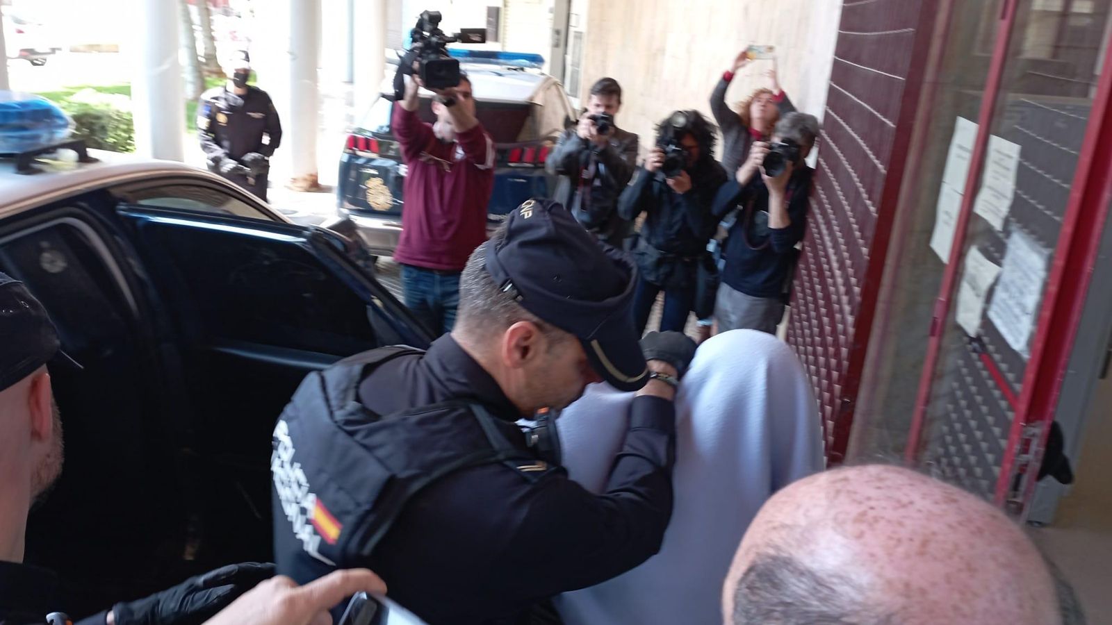 El presumpte violador de la xiqueta amb discapacitat arriba al jutjat d'instruccio número 3 de Torrent