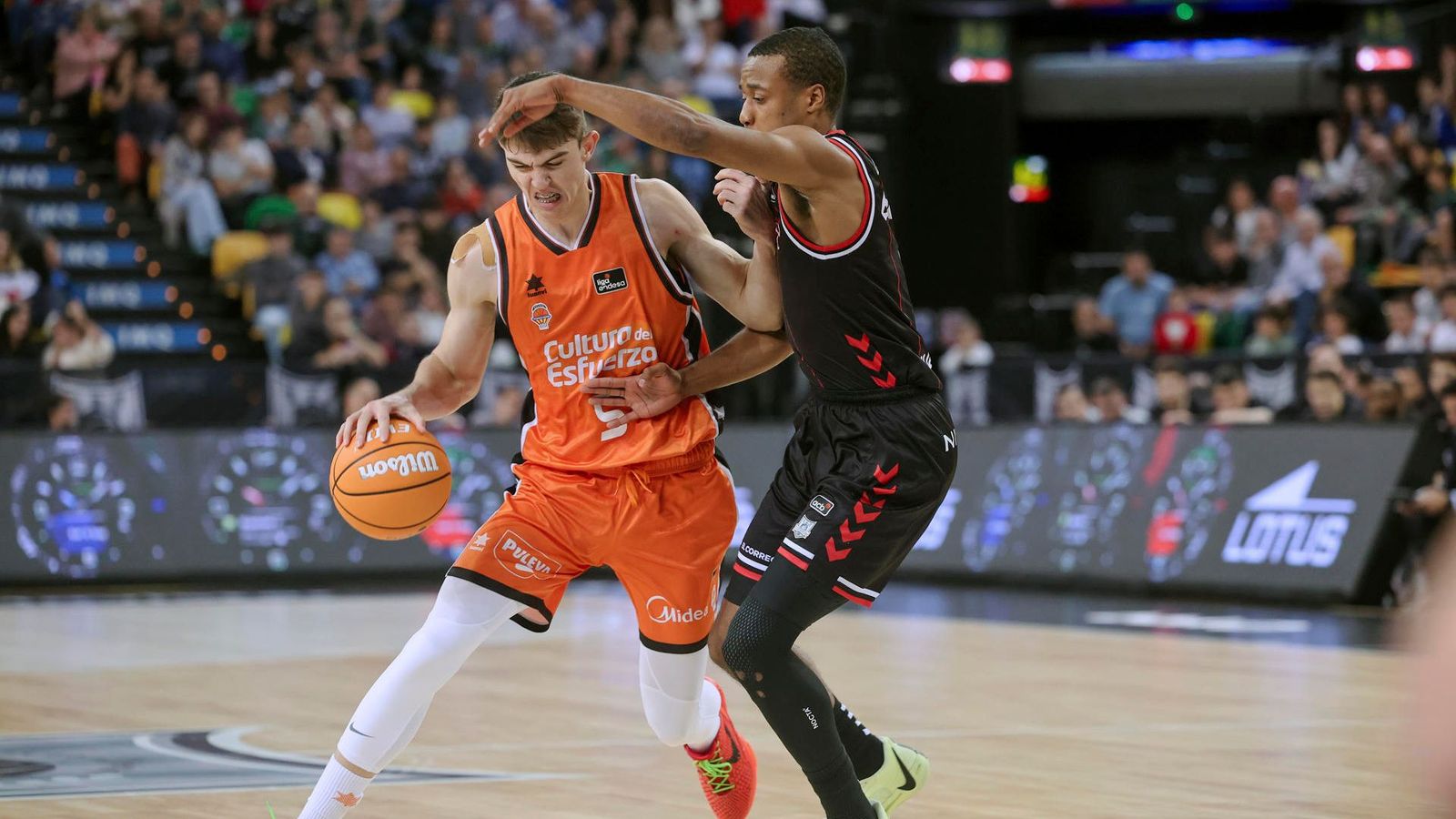 De Larrea, en una acció del partit