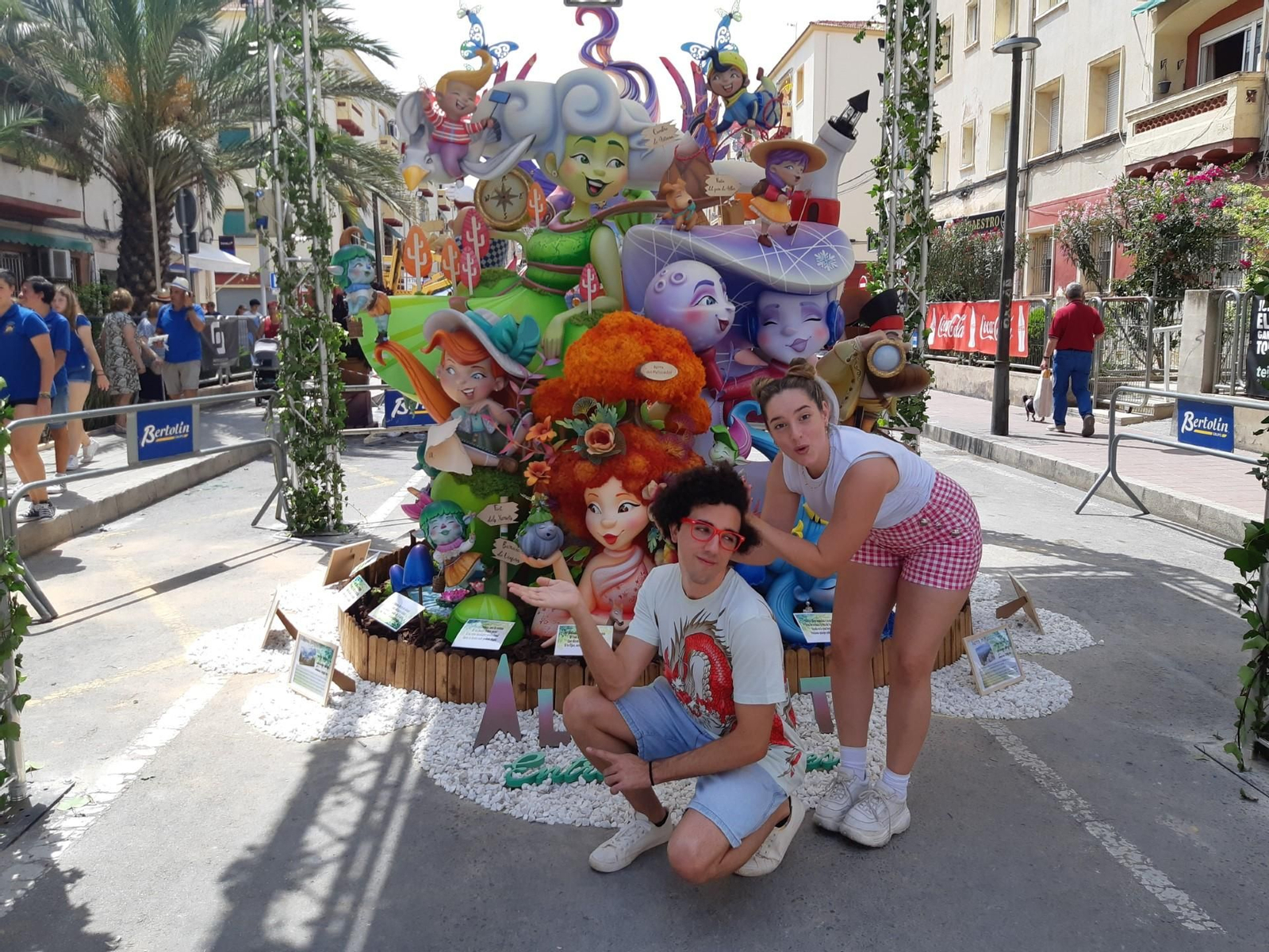 Laia i Pau a la foguera infantil Sagrada Família