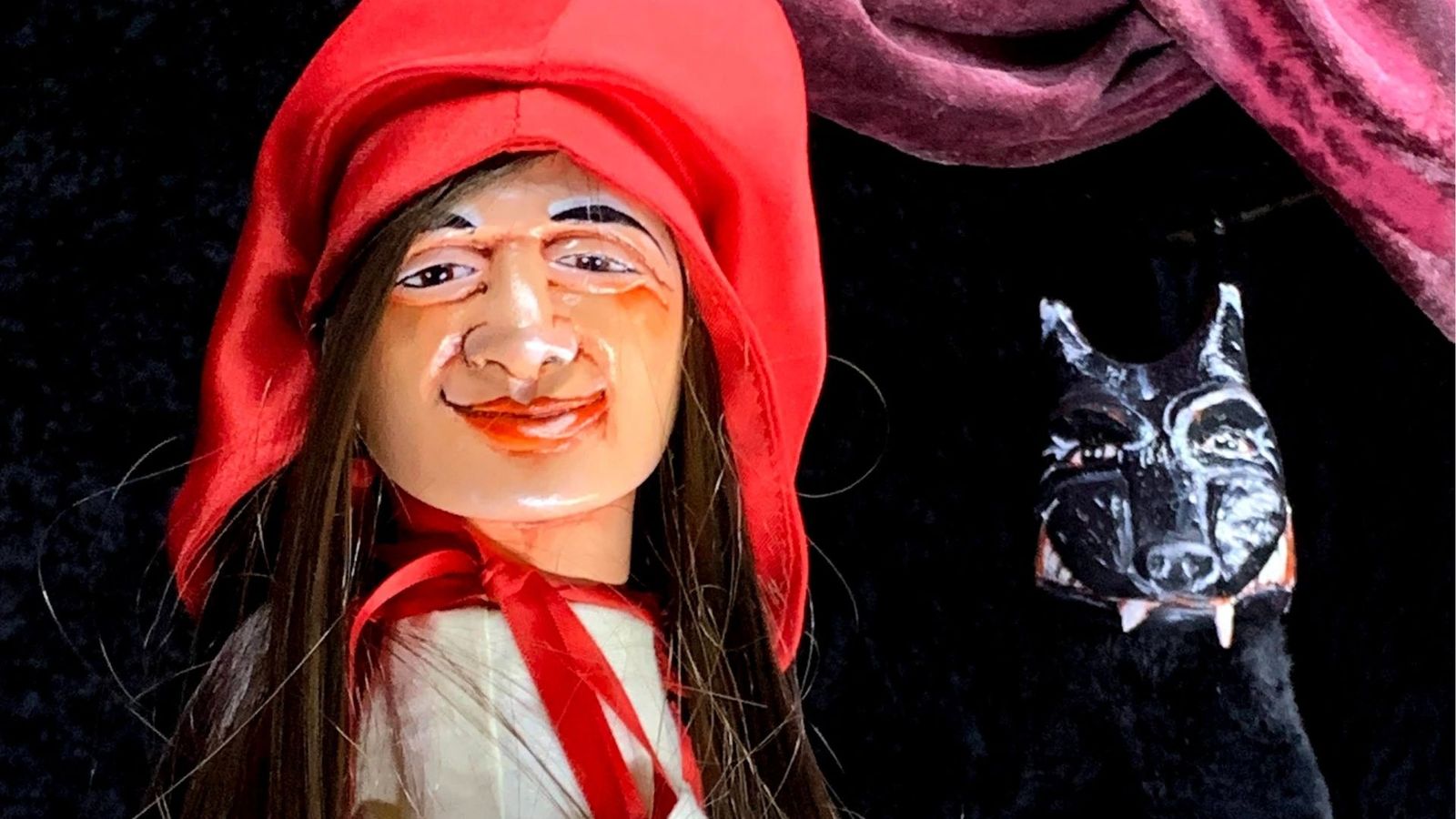 Imatge d'arxiu de les titelles de la 'Caputxeta Roja'