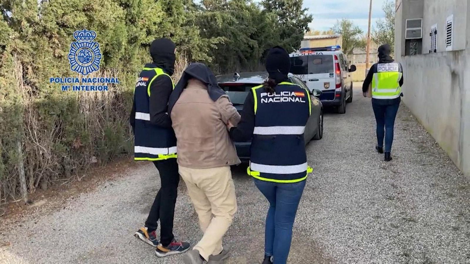 Agents de la Policia Nacional detenen als sospitosos de finançament terrorista