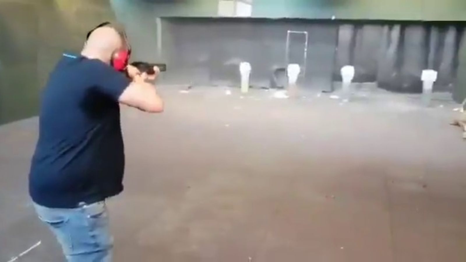 Fragment del vídeo on es veuen pràctiques de tir