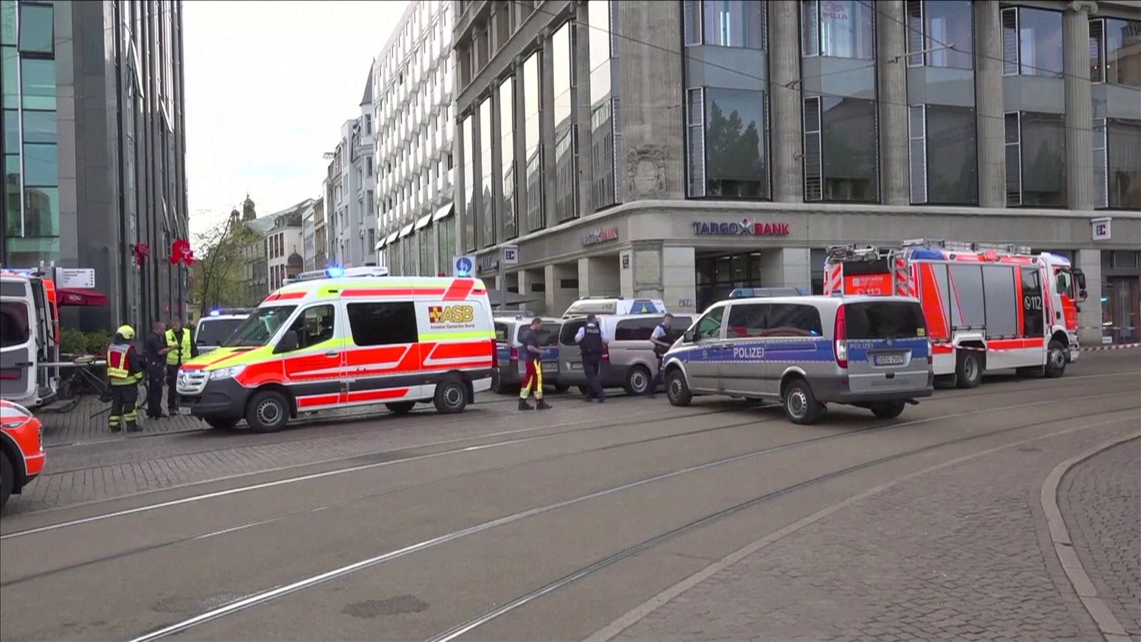 Ampli dispositiu sanitari i policial que s'ha desplegat en el centre de la ciutat de Leipzig